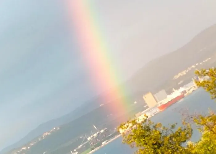 Apartma Panorama דירה *